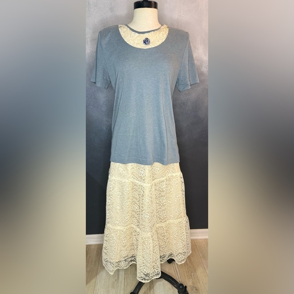 🦋Vintage Lace Skirt and Tee Set - Size Small Skirt, Medium Shirt🦋 - Picture 2 of 11